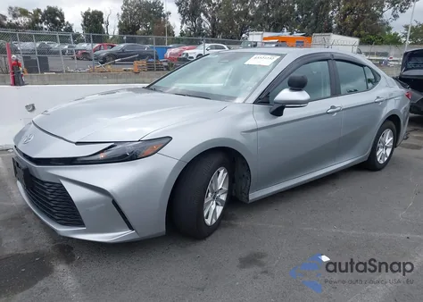 2025 Toyota Camry Le z USA, uszkodzony, nr VIN 4T1DAACK7SU086223